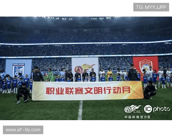 广州足球现场直击精彩赛事全景呈现 球迷热情与赛场瞬间不容错过 广州足球现场直击精彩赛事全景呈现 球迷热情与赛场瞬间不容错过